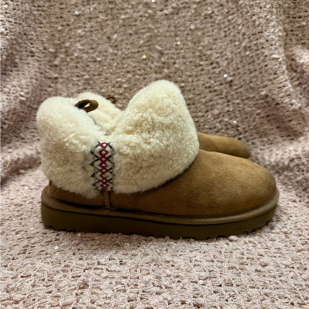 UGGS Women’s Size 6 - Picture 8 of 13